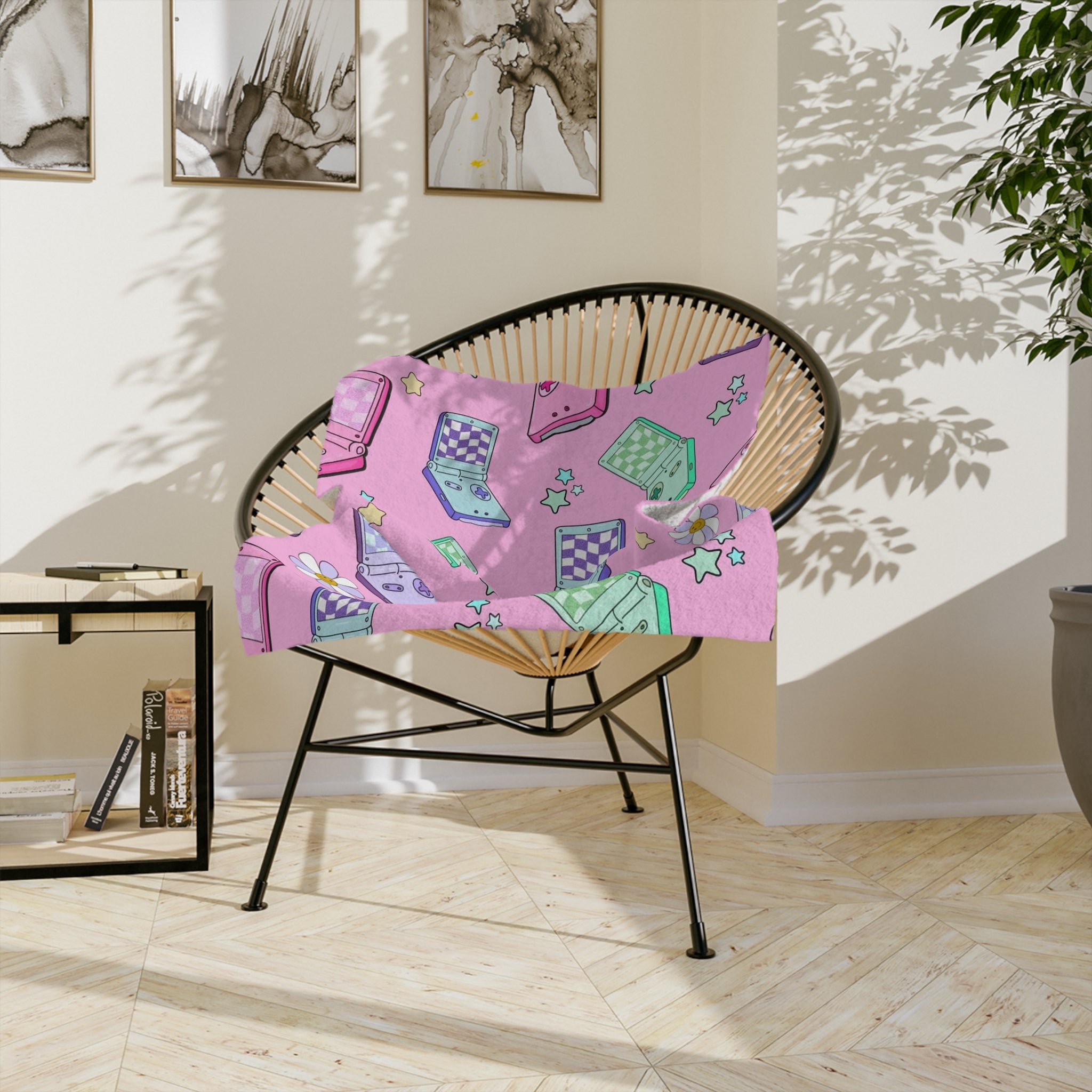 Gamer Girl Retro Handheld Console Pattern Blanket | Pink Gaming Daisy Velveteen Microfiber